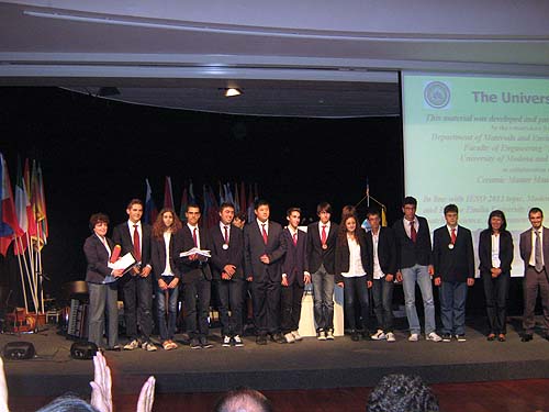 Delegazione italiana studenti IESO 2011 con Dott. Roberto Greco Coordinatore IESO 2011