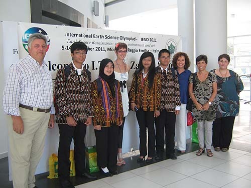P.A. C. Losi, studenti Indonesia, Prof. M. Fontanesi, Prof. B. Rinaldi, P.A. M. Solieri